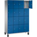 Armoire à casiers Cambio C+P, 4 compartiments, 16 casiers, sur pieds, L 1200 x P 525 x H 1980 mm, aluminium blanc/bleu gentiane
