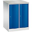 Armoire vestiaire Resisto de C+P, 2 compartiments, 2 casiers, L 772 x P 640 x H 1077 mm, gris clair/bleu gentiane