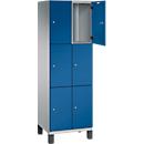 C+P Schliessfachschrank Cambio, 2 Abteile, 6 Fächer, auf Füssen, B 600 x T 525 x H 1980 mm, weissaluminium/enzianblau