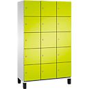 C+P Schließfachschrank Cambio, 3 Abteile, 15 Fächer, auf Füßen, B 1200 x T 525 x H 1980 mm, lichtgrau/clowngrün
