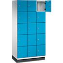 C+P Schließfachschrank Cambio, 3 Abteile, 15 Fächer, mit Sockel, B 900 x T 525 x H 1980 mm, lichtgrau/lichtblau