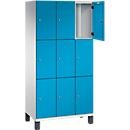 C+P Schließfachschrank Cambio, 3 Abteile, 9 Fächer, auf Füßen, B 900 x T 525 x H 1980 mm, lichtgrau/lichtblau