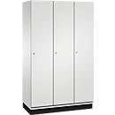 C+P Spind Cambio, 3 Abteile, mit Sockel, B 1200 x T 525 x H 1980 mm, lichtgrau