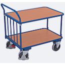 Chariot à barres de poussée, panneau acier/MDF, décor bleu gentiane/hêtre, 2 étagères, L 830 x l 495 mm, avec tubes verticaux, roulettes TPE avec EasySTOP, jusqu'à 400 kg