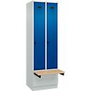 Kleiderspind C+P Evolo Plus, 2 Abteile à 300 mm Breite, Sockel, schwebende Sitzbank, B 600 x T 815 x H 1950 mm, Drehriegel, lichtgrau/enzianblau