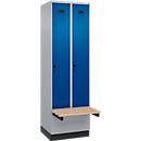 Kleiderspind C+P Evolo Plus, 2 Abteile à 300 mm Breite, Sockel, schwebende Sitzbank, B 600 x T 815 x H 1950 mm, Drehriegel, weißaluminium/enzianblau