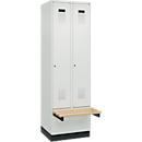 Kleiderspind C+P Evolo Plus, 2 Abteile à 300 mm Breite, Sockel, schwebende Sitzbank, B 600 x T 815 x H 1950 mm, Zylinder, lichtgrau/lichtgrau