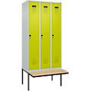 Kleiderspind C+P Evolo Plus, 3 Abteile à 300 mm Breite, schwebende Sitzbank, B 900 x T 815 x H 2120 mm, Drehriegel, lichtgrau/clonwgrün