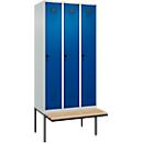 Kleiderspind C+P Evolo Plus, 3 Abteile à 300 mm Breite, schwebende Sitzbank, B 900 x T 815 x H 2120 mm, Drehriegel, lichtgrau/enzianblau