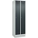 Vestiaire C+P Evolo Plus, 2 compartiments, largeur de compartiment 300 mm, avec socle, butée droite, serrure à cylindre, butée soft, anti-effraction, L 600 x P 500 x H 1950 mm, gris clair RAL 7035/gris anthracite RAL 7016