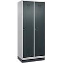 Vestiaire C+P Evolo Plus, 2 compartiments, largeur de compartiment 400 mm, avec socle, charnières à droite, L 800 x P 500 x H 1950 mm, cylindre, aluminium blanc/gris anthracite
