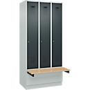 Vestiaire C+P Evolo Plus, 3 compartiments de 300 mm de large, socle, banquette flottante, L 900 x P 815 x H 1950 mm, cylindre, gris clair/gris anthracite