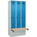 Vestiaire C+P Evolo Plus, 3 compartiments de 300 mm de large, socle, banquette flottante, L 900 x P 815 x H 1950 mm, loquet rotatif, gris clair/bleu clair