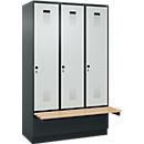 Vestiaire C+P Evolo Plus, 3 compartiments de 400 mm de large, socle, banquette flottante, L 1200 x P 815 x H 1950 mm, loquet rotatif, gris anthracite/gris clair