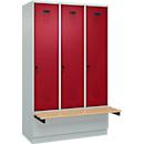 Vestiaire C+P Evolo Plus, 3 compartiments de 400 mm de large, socle, banquette flottante, L 1200 x P 815 x H 1950 mm, loquet rotatif, gris clair/rouge rubis