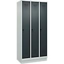 Vestiaire C+P Evolo Plus, 3 compartiments, largeur de compartiment 300 mm, avec socle, butée à droite, butée Soft, anti-effraction, L 900 x P 500 x H 1950 mm, fermeture de sécurité à pêne rotatif, gris clair RAL 7035/gris anthracite RAL 7016