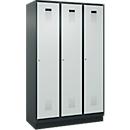 Vestiaire C+P Evolo Plus, 3 compartiments, largeur de compartiment 400 mm, avec socle, charnières à droite, L 1200 x P 500 x H 1950 mm, cylindre, gris anthracite/gris clair