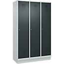 Vestiaire C+P Evolo Plus, 3 compartiments, largeur de compartiment 400 mm, avec socle, charnières à droite, L 1200 x P 500 x H 1950 mm, cylindre, gris clair/gris anthracite