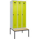 Vestiaire C+P Evolo Plus, 3 compartiments, largeur des compartiments 300 mm, avec banc encastré, L 900 x P 815 x H 2120 mm, verrou rotatif, gris clair/vert clown