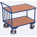 Chariot à barres de poussée, panneau acier/MDF, décor bleu gentiane/hêtre, 2 étagères, L 830 x l 495 mm, avec tubes verticaux, roulettes TPE avec EasySTOP, jusqu'à 400 kg