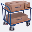 Chariot à barres de poussée, panneau acier/MDF, décor bleu gentiane/hêtre, 2 étagères, L 830 x l 495 mm, montants verticaux, roulettes TPE avec EasySTOP, jusqu'à 400 kg
