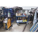 Chariot de table lourd, panneau acier/MDF, bleu gentiane/argent, 2 plateaux, L 1000 x l 700 mm, roulettes TPE avec EasySTOP, jusqu'à 500 kg