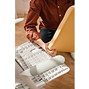 Siège de bureau WithMe, avec accoudoirs, mécanisme auto-synchrone, assise plate, dossier en plastique perforé, housse d'assise amovible, noir