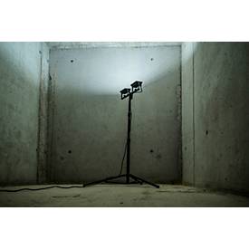 Brennenstuhl LED Stativstrahler JARO 6060 T, 4800 Lumen, IP65, höhenverstellbar bis 180 cm, Aluminium, schwarz