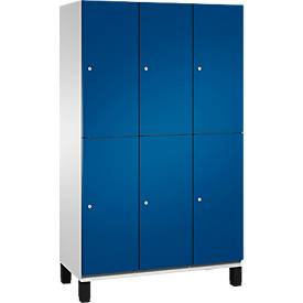 C+P Doppelstöckiger Spind Cambio, 3 Abteile, 6 Fächer, auf Füßen, B 1200 x T 525 x H 1980 mm, lichtgrau/enzianblau