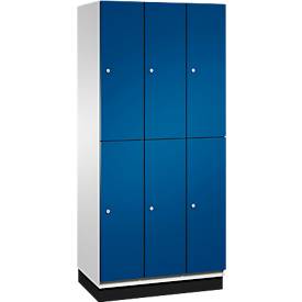 C+P Doppelstöckiger Spind Cambio, 3 Abteile, 6 Fächer, mit Sockel, B 900 x T 525 x H 1980 mm, lichtgrau/enzianblau