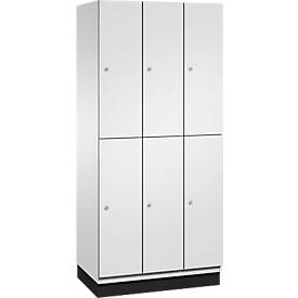 C+P Doppelstöckiger Spind Cambio, 3 Abteile, 6 Fächer, mit Sockel, B 900 x T 525 x H 1980 mm, lichtgrau