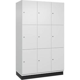 C+P Schließfachschrank Cambio, 3 Abteile, 9 Fächer, mit Sockel, B 1200 x T 525 x H 1980 mm, verkehrsweiß