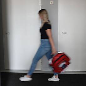 Erste-Hilfe-& Defibrillator-Wandtasche, für HeartSine Defibrillatoren & Erste-Hilfe-Materialien, leer, 8 Staufächer, B 400 x T 250 x H 350 mm, rot