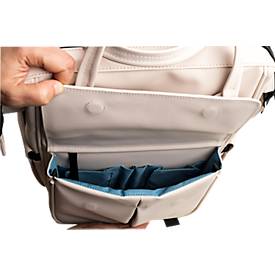 Exacompta Rucksack Exactive®, mattes PU, Laptopfach bis 14″, viele Fächer, 2 Tragegriffe, Trolley-Schlaufe, B 250 x H 380 x T 200 mm, beige