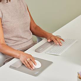 Fellowes Tastatur-Handgelenkauflage Breyta, für kompakte Tastaturen, mit Microban®-Schutz, Gummi, L 320 x B 60 x H 17,5 mm, sandbeige