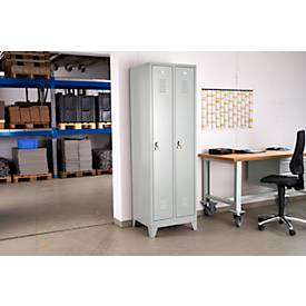 Kleiderspind, 2 Türen, B 600 x H 1800 mm, inkl. Füßen, Drehriegelverschluss, lichtgrau