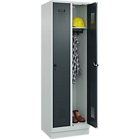 Kleiderspind C+P Evolo Plus, 2 Abteile, 300 mm Abteilbreite, mit Sockel, Anschlag rechts, Drehriegel, B 600 x T 500 x H 1950 mm, lichtgrau/anthrazitgrau