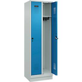 Kleiderspind C+P Evolo Plus, 2 Abteile, 300 mm Abteilbreite, mit Sockel, Anschlag rechts, Drehriegel, B 600 x T 500 x H 1950 mm, lichtgrau/lichtblau