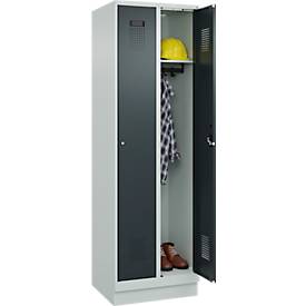 Kleiderspind C+P Evolo Plus, 2 Abteile, 300 mm Abteilbreite, mit Sockel, Anschlag rechts, Zylinder, B 600 x T 500 x H 1950 mm, lichtgrau/anthrazitgrau