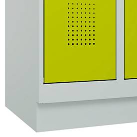 Kleiderspind C+P Evolo Plus, 2 Abteile, 300 mm Abteilbreite, mit Sockel, Anschlag rechts, Zylinder, B 600 x T 500 x H 1950 mm, lichtgrau/clowngrün