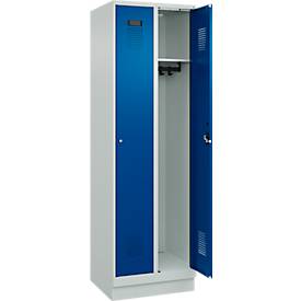 Kleiderspind C+P Evolo Plus, 2 Abteile, 300 mm Abteilbreite, mit Sockel, Anschlag rechts, Zylinder, B 600 x T 500 x H 1950 mm, lichtgrau/enzianblau