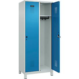 Kleiderspind C+P Evolo Plus, 2 Abteile, 400 mm Abteilbreite, mit Füßen, Anschlag rechts, B 800 x T 500 x H 1950 mm, Drehriegel, lichtgrau/lichtblau