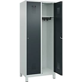 Kleiderspind C+P Evolo Plus, 2 Abteile, 400 mm Abteilbreite, mit Füßen, Anschlag rechts, B 800 x T 500 x H 1950 mm, Zylinder, lichtgrau/anthrazitgrau