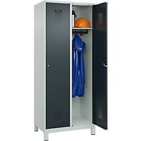 Kleiderspind C+P Evolo Plus, 2 Abteile, 400 mm Abteilbreite, mit Füßen, Anschlag rechts, B 800 x T 500 x H 1950 mm, Zylinder, lichtgrau/anthrazitgrau