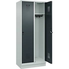 Kleiderspind C+P Evolo Plus, 2 Abteile, 400 mm Abteilbreite, mit Sockel, Anschlag rechts, B 800 x T 500 x H 1950 mm, Drehriegel, lichtgrau/anthrazitgrau
