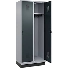 Kleiderspind C+P Evolo Plus, 2 Abteile, 400 mm Abteilbreite, mit Sockel, Anschlag rechts, B 800 x T 500 x H 1950 mm, Drehriegel, weißaluminium/anthrazitgrau