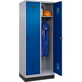 Kleiderspind C+P Evolo Plus, 2 Abteile, 400 mm Abteilbreite, mit Sockel, Anschlag rechts, B 800 x T 500 x H 1950 mm, Drehriegel, weißaluminium/enzianblau