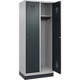 Kleiderspind C+P Evolo Plus, 2 Abteile, 400 mm Abteilbreite, mit Sockel, Anschlag rechts, B 800 x T 500 x H 1950 mm, Zylinder, weißaluminium/anthrazitgrau