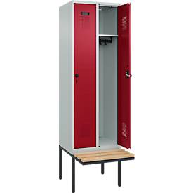 Kleiderspind C+P Evolo Plus, 2 Abteile à 300 mm Breite, schwebende Sitzbank, B 600 x T 815 x H 2120 mm, Drehriegel, lichtgrau/rubinrot