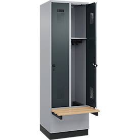 Kleiderspind C+P Evolo Plus, 2 Abteile à 300 mm Breite, Sockel, schwebende Sitzbank, B 600 x T 815 x H 1950 mm, Drehriegel, weißaluminium/anthrazitgrau
